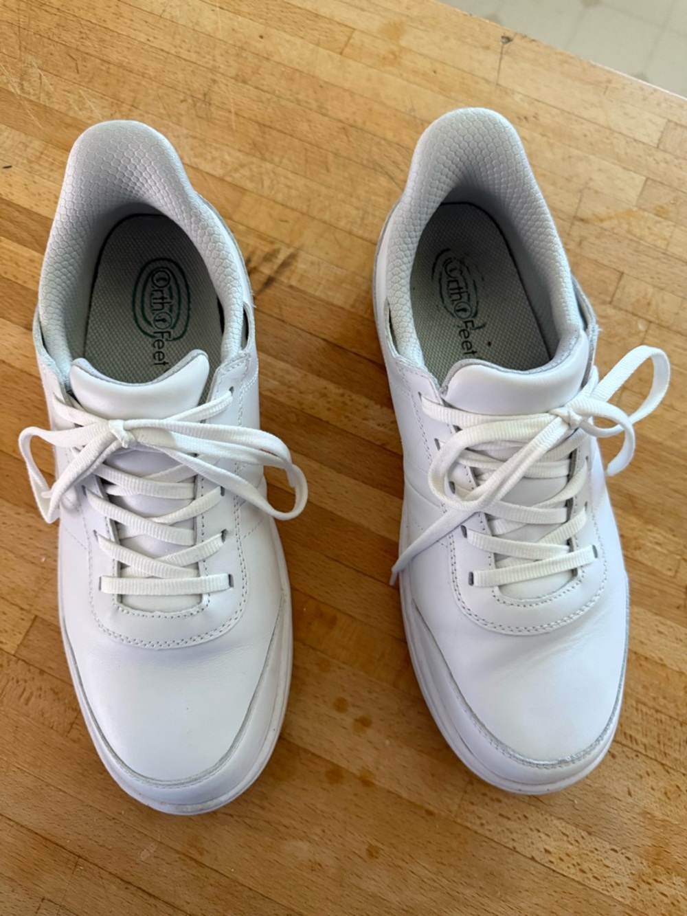 Orthofeet Women's White Leather Comfort Sneakers